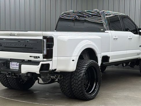 Used 2025 Ford F450 Platinum w/ Camper Package image 5