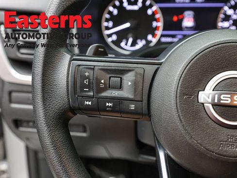 Used 2024 Nissan Rogue S AWD/4WD image 15