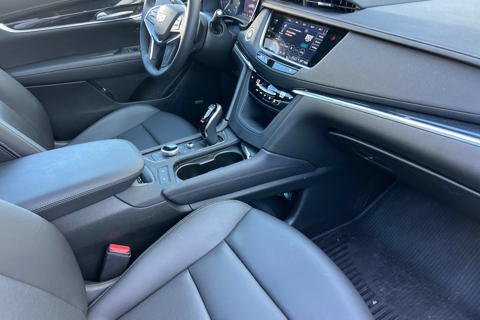 Used 2025 Cadillac XT5 Premium Luxury w/ Technology Package AWD/4WD image 18