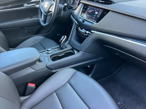 Used 2025 Cadillac XT5 Premium Luxury w/ Technology Package AWD/4WD image 18
