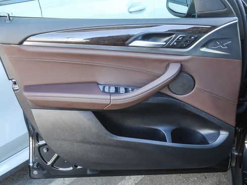 Used 2025 BMW X4 xDrive30i w/ Premium Package image 17