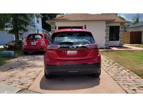 Used 2023 Chevrolet Bolt LT w/ Infotainment Package FWD image 3