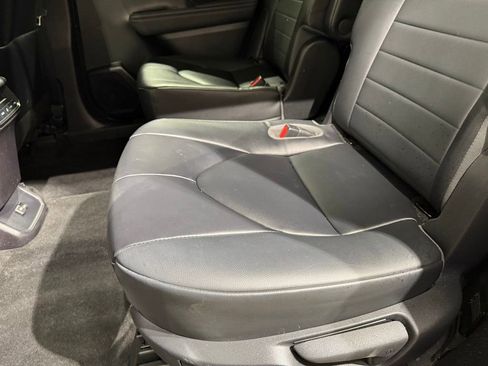 Used 2023 Toyota Highlander XLE FWD image 21