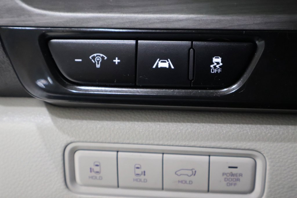Used 2023 Kia Carnival EX FWD image 21