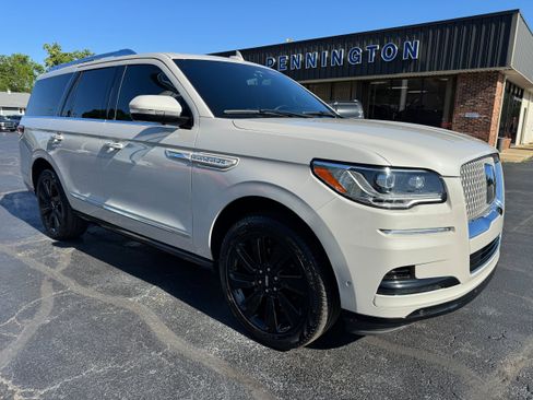 Used 2024 Lincoln Navigator Reserve AWD/4WD image 9