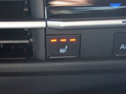 Used 2024 Toyota Sienna XSE image 9