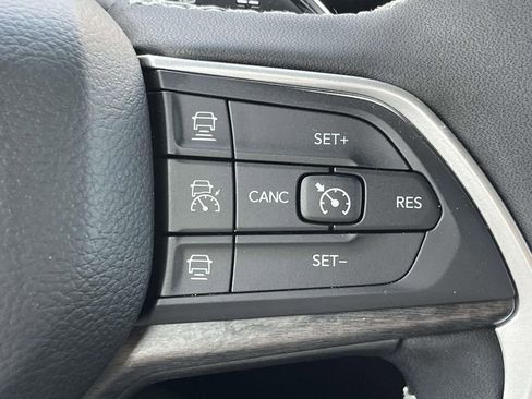 New 2025 Jeep Grand Cherokee L Limited w/ Luxury Tech Group II AWD/4WD image 28