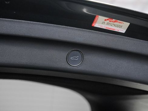 Used 2022 Tesla Model Y Long Range image 54