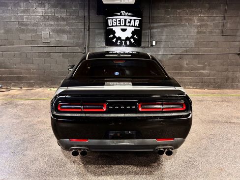 Used 2015 Dodge Challenger SXT RWD image 7