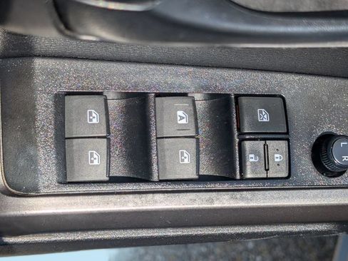 Used 2019 Toyota Tacoma SR5 AWD/4WD image 14