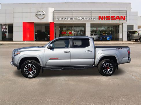 Used 2021 Toyota Tacoma TRD Sport w/ Technology Package image 6