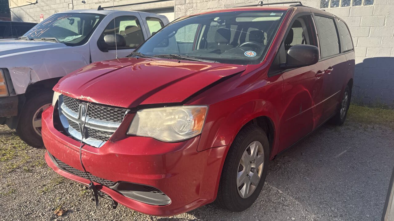 Used 2013 Dodge Grand Caravan SXT FWD image 1