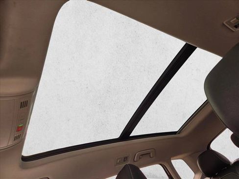 Used 2024 Volkswagen Taos SE w/ Panoramic Sunroof Package FWD image 15