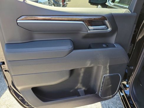 New 2026 GMC Sierra 1500 SLE w/ X31 Off-Road Package image 5