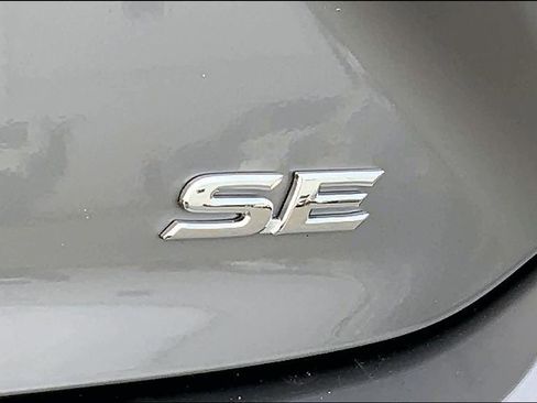 Used 2025 Toyota Camry SE image 9