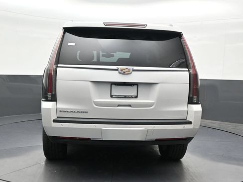 Used 2020 Cadillac Escalade 2WD image 4