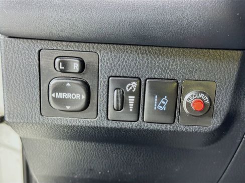 Used 2018 Toyota RAV4 SE w/ Power Extra Value Package image 12