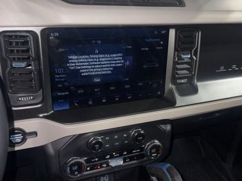 Used 2023 Ford Bronco Wildtrak image 11