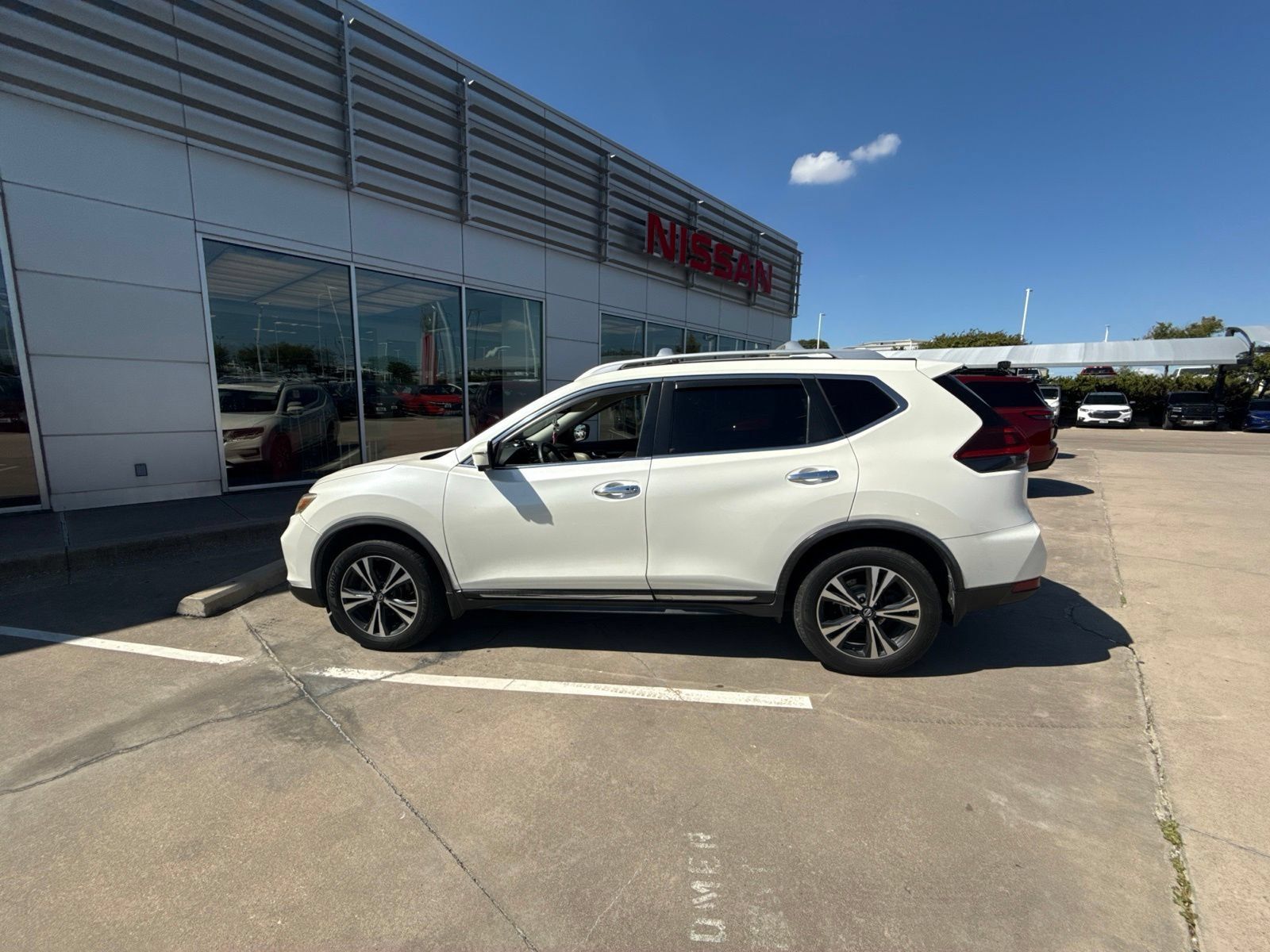 Used 2018 Nissan Rogue SL w/ Premium Package AWD/4WD image 2