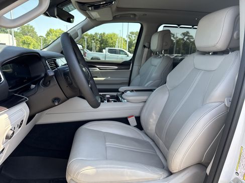 Used 2024 Jeep Wagoneer 4WD w/ Premium Group I image 15