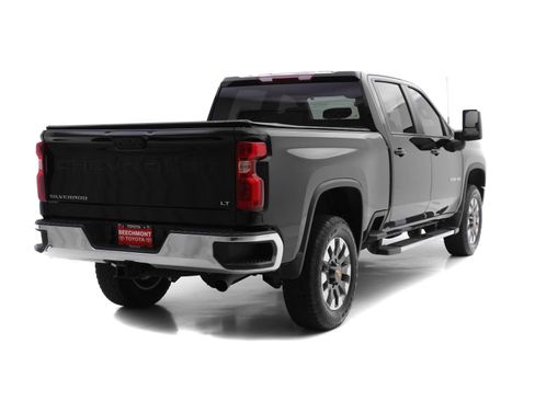 Used 2022 Chevrolet Silverado 2500 LT w/ Convenience Package image 2