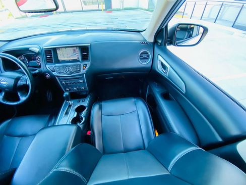 Used 2020 Nissan Pathfinder SL image 17