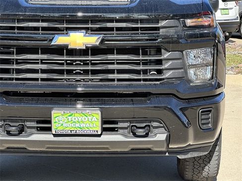 Used 2024 Chevrolet Silverado 2500 Custom w/ Custom Value Package image 8