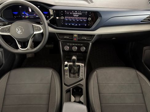 Used 2023 Volkswagen Taos SE w/ Panoramic Sunroof Package image 3