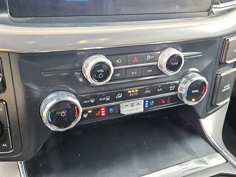 Used 2025 Ford F150 Lariat w/ Equipment Group 501A Mid image 9