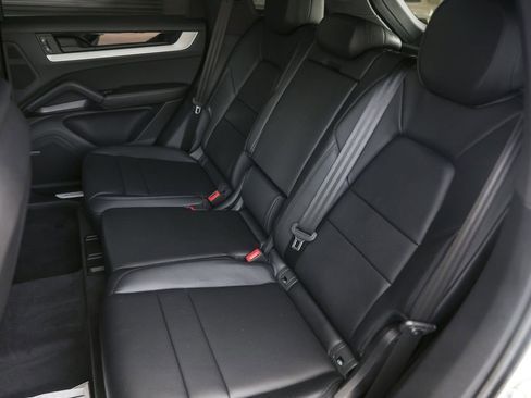New 2025 Porsche Cayenne image 30