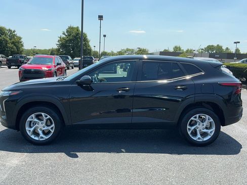 Used 2024 Chevrolet Trax LS w/ LS Convenience Package FWD image 11