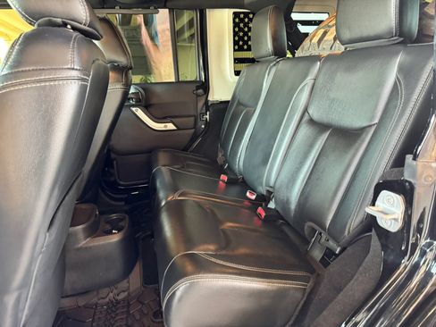 Used 2014 Jeep Wrangler Unlimited Sahara w/ Connectivity Group AWD/4WD image 20