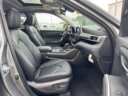 New 2025 Toyota Highlander XLE AWD/4WD image 38