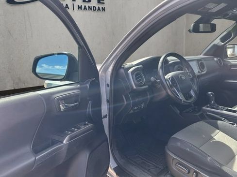 Used 2020 Toyota Tacoma TRD Off-Road AWD/4WD image 7