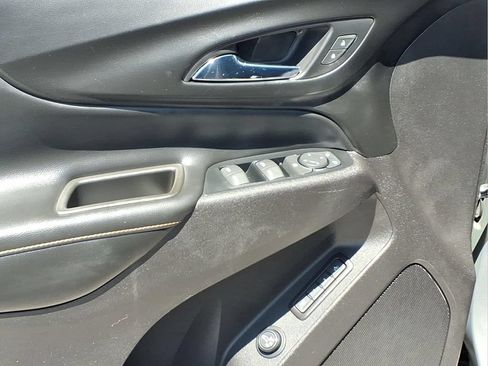 Used 2018 Chevrolet Equinox Premier FWD image 11