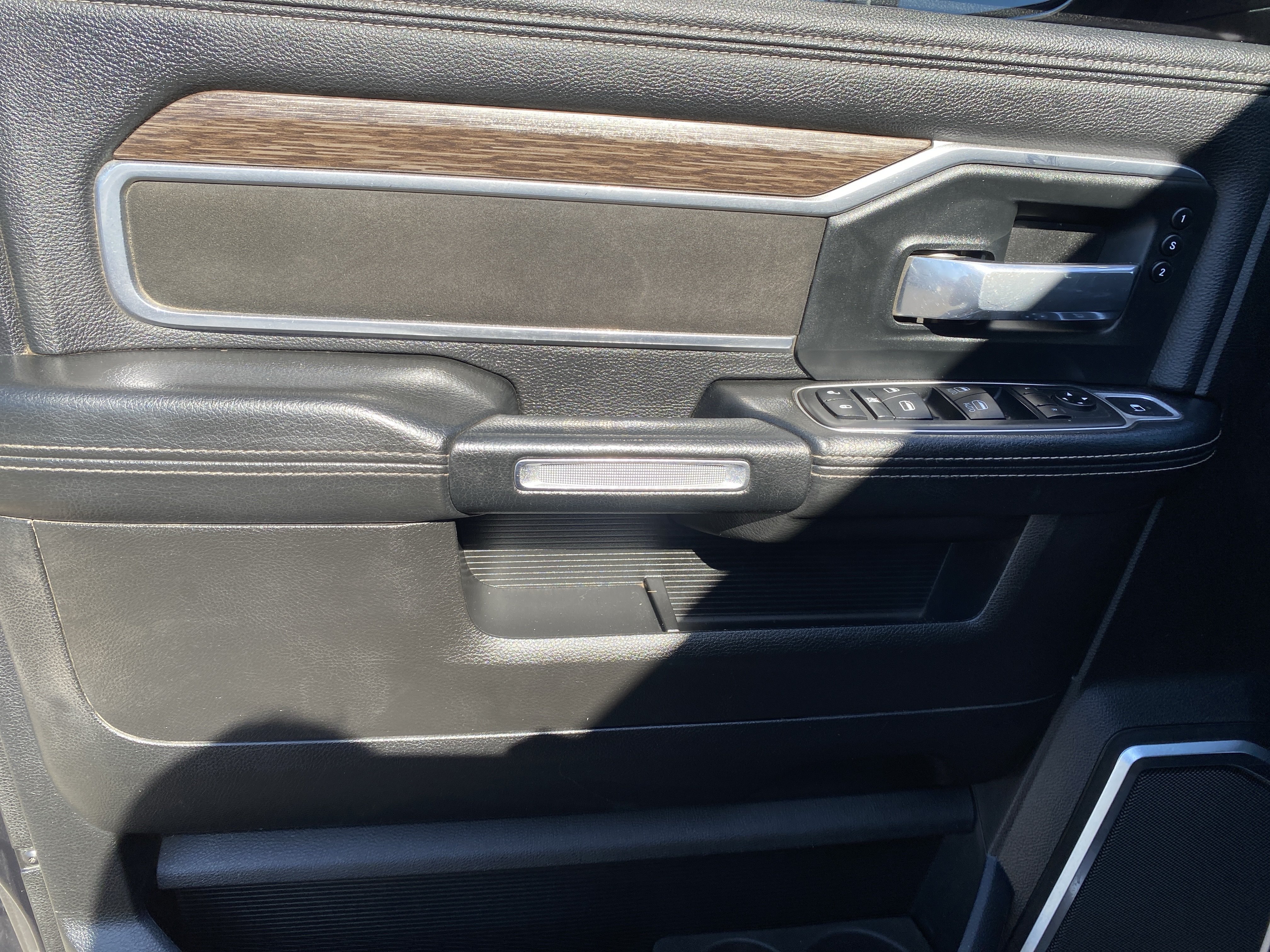 Used 2019 RAM 3500 Laramie AWD/4WD image 13