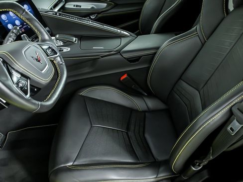 Used 2021 Chevrolet Corvette Stingray Premium Conv w/ Z51 Performance Package image 26