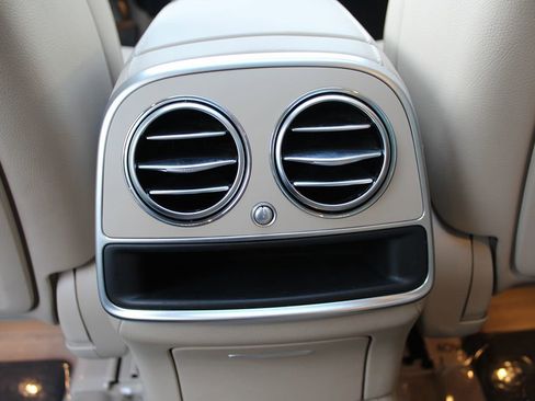 Used 2019 Mercedes-Benz S 450 Sedan image 31