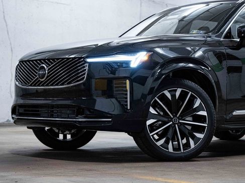 New 2026 Volvo XC90 T8 Plus image 2