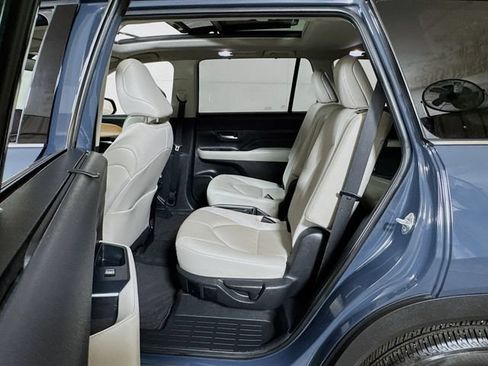 Used 2024 Toyota Grand Highlander FWD image 23