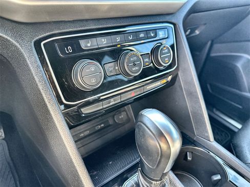 Used 2022 Volkswagen Atlas Cross Sport SE image 27