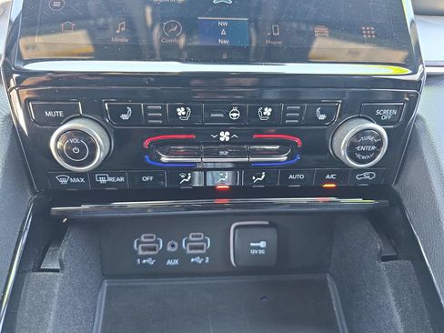 Used 2022 Jeep Grand Cherokee L Overland w/ Luxury Tech Group IV RWD image 28