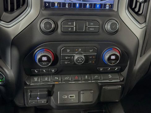 Used 2020 Chevrolet Silverado 2500 LTZ w/ LTZ Premium Package image 17