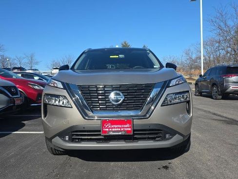 Used 2021 Nissan Rogue SL w/ Premium Package image 2