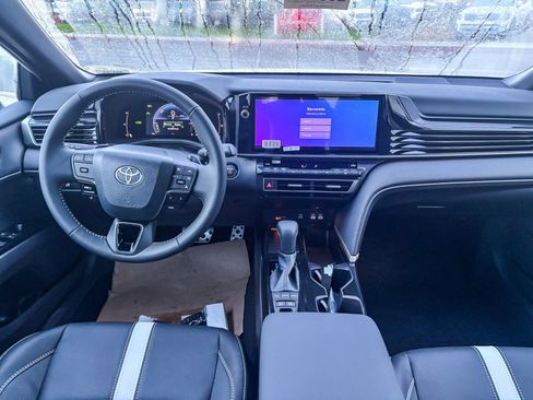 New 2026 Toyota Camry Hybrid FWD image 15