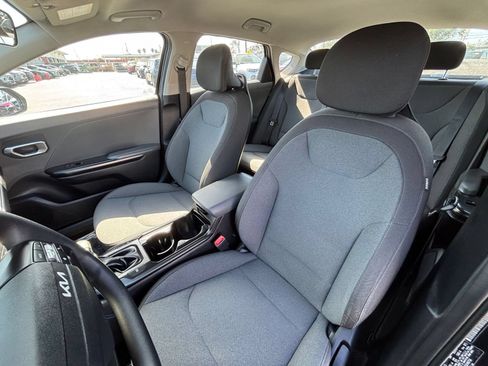 Used 2025 Kia K4 FWD image 37