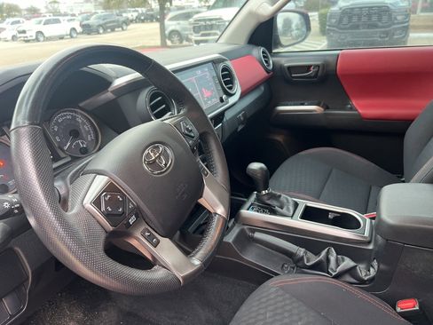 Used 2022 Toyota Tacoma SR5 image 9