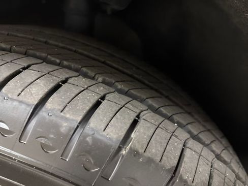 Used 2023 Chrysler Pacifica Limited image 29