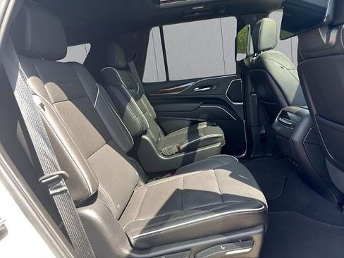 Used 2021 Cadillac Escalade Premium Luxury AWD/4WD image 18