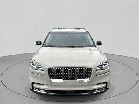 Used 2020 Lincoln Aviator Reserve w/ Equipment Group 202A image 9